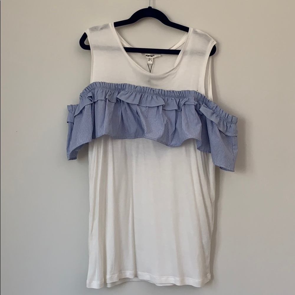 Cotton Top with an Off-Shoulder Ruffles